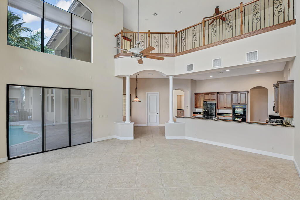 VERSAILLES - Residential Lease