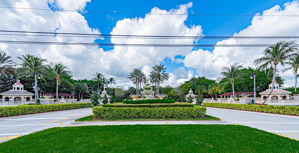 VERSAILLES - Residential Lease