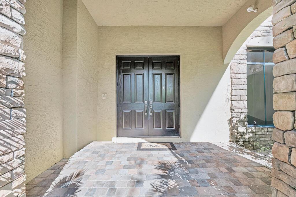 VERSAILLES - Residential Lease