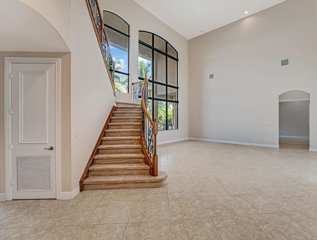 VERSAILLES - Residential Lease