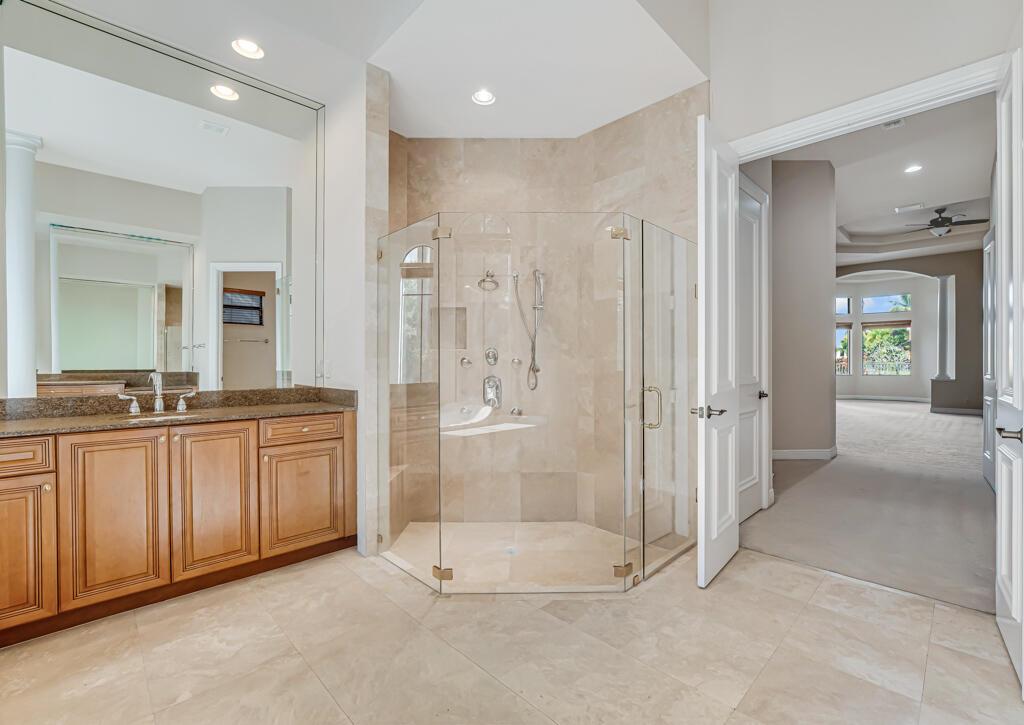 VERSAILLES - Residential Lease