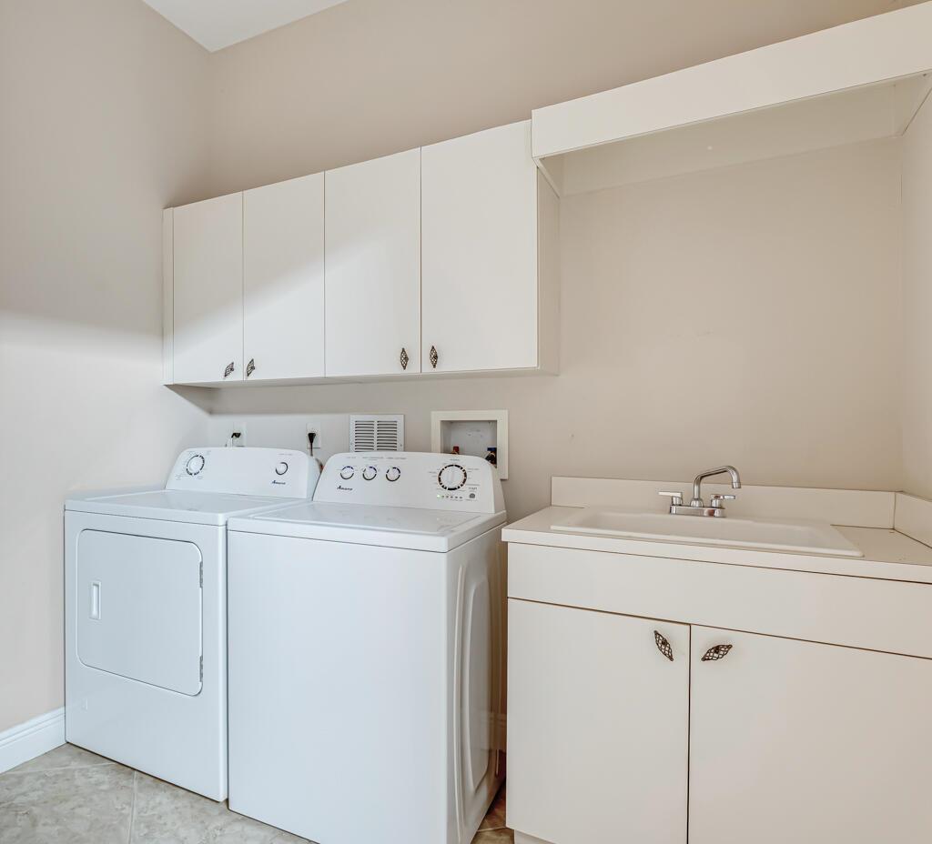 VERSAILLES - Residential Lease