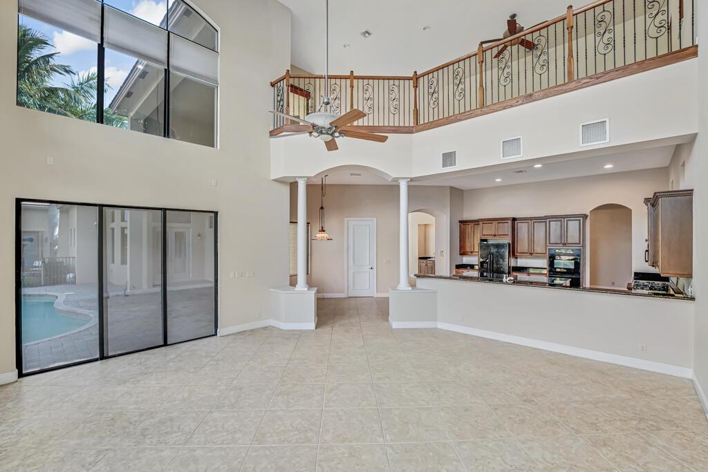 VERSAILLES - Residential Lease