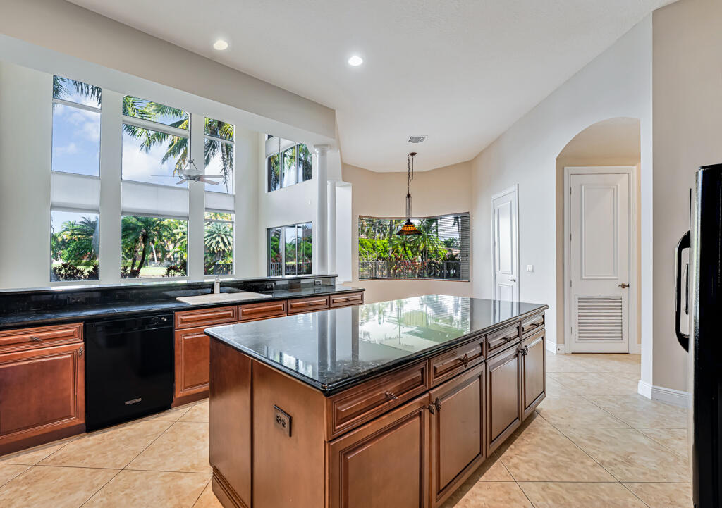 VERSAILLES - Residential Lease