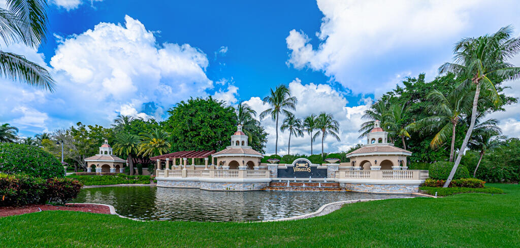 VERSAILLES - Residential Lease