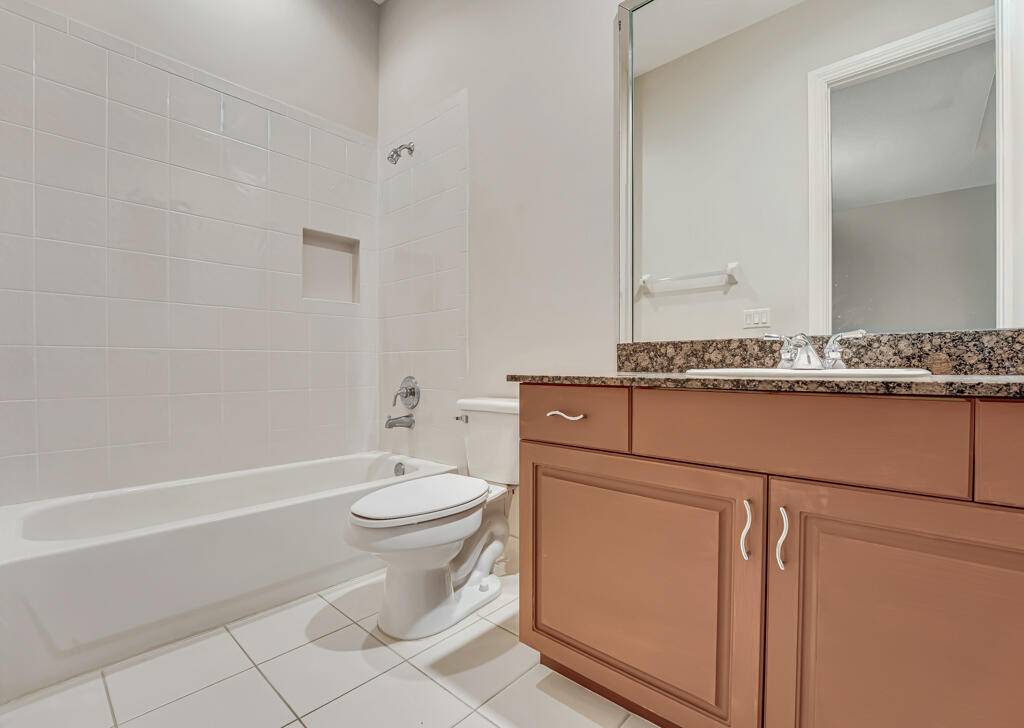 VERSAILLES - Residential Lease