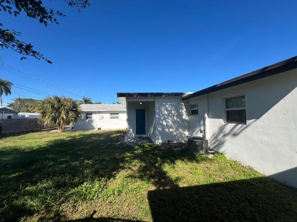 NORTH LAKE WORTH - Residential