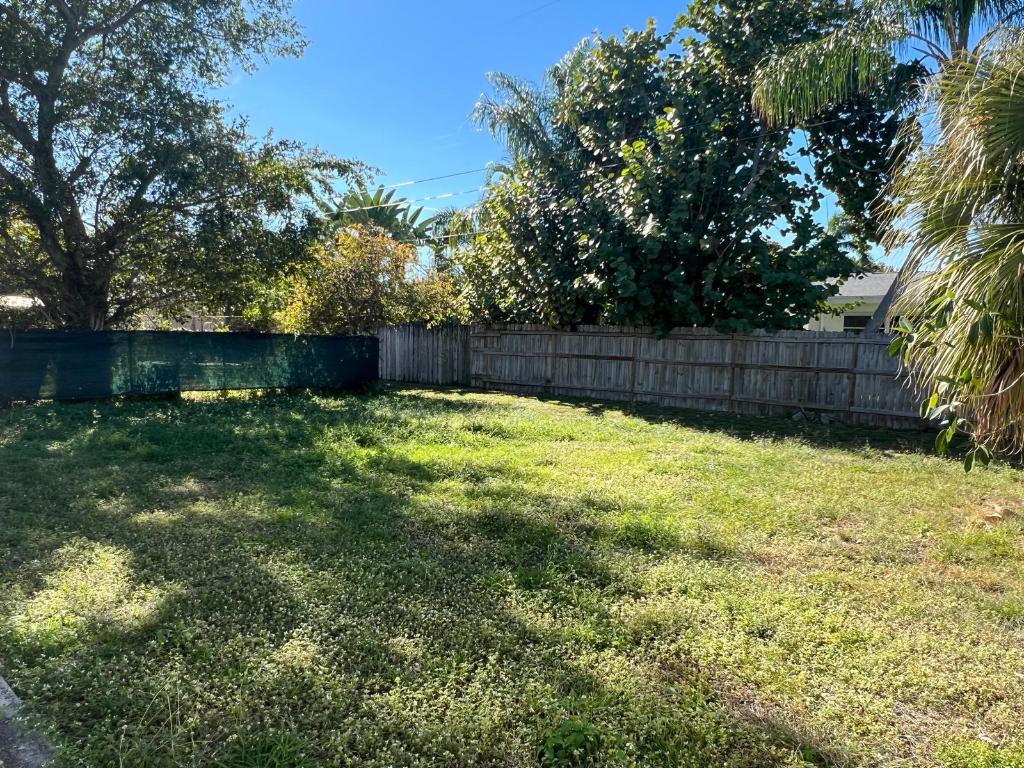 NORTH LAKE WORTH - Residential