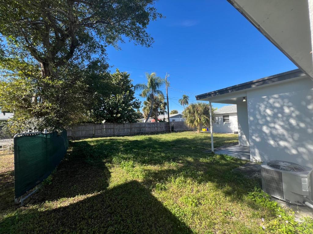 NORTH LAKE WORTH - Residential