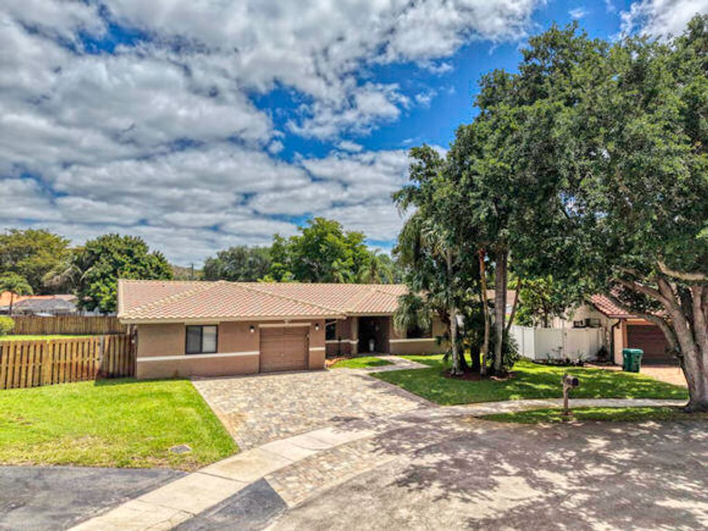 Photo of 5540 SW 113th Avenue, Cooper City, FL 33330 (MLS # B26017021)