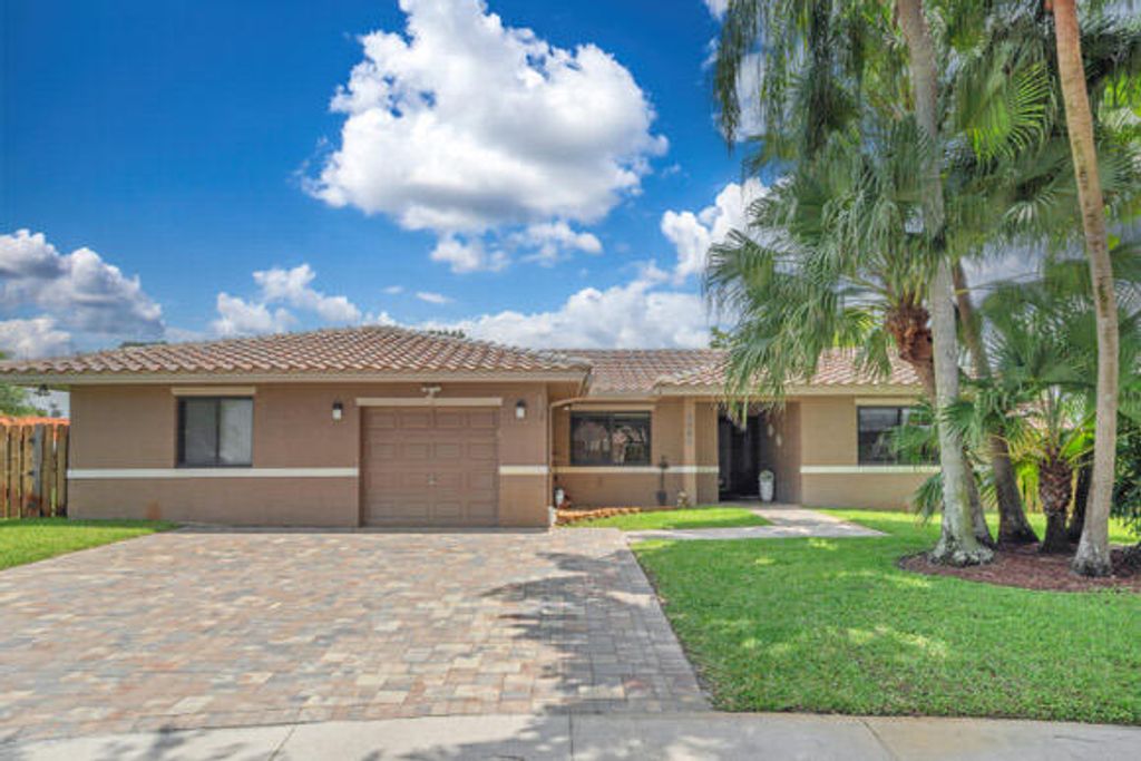 Photo of 5540 SW 113th Avenue, Cooper City, FL 33330 (MLS # B26017021)