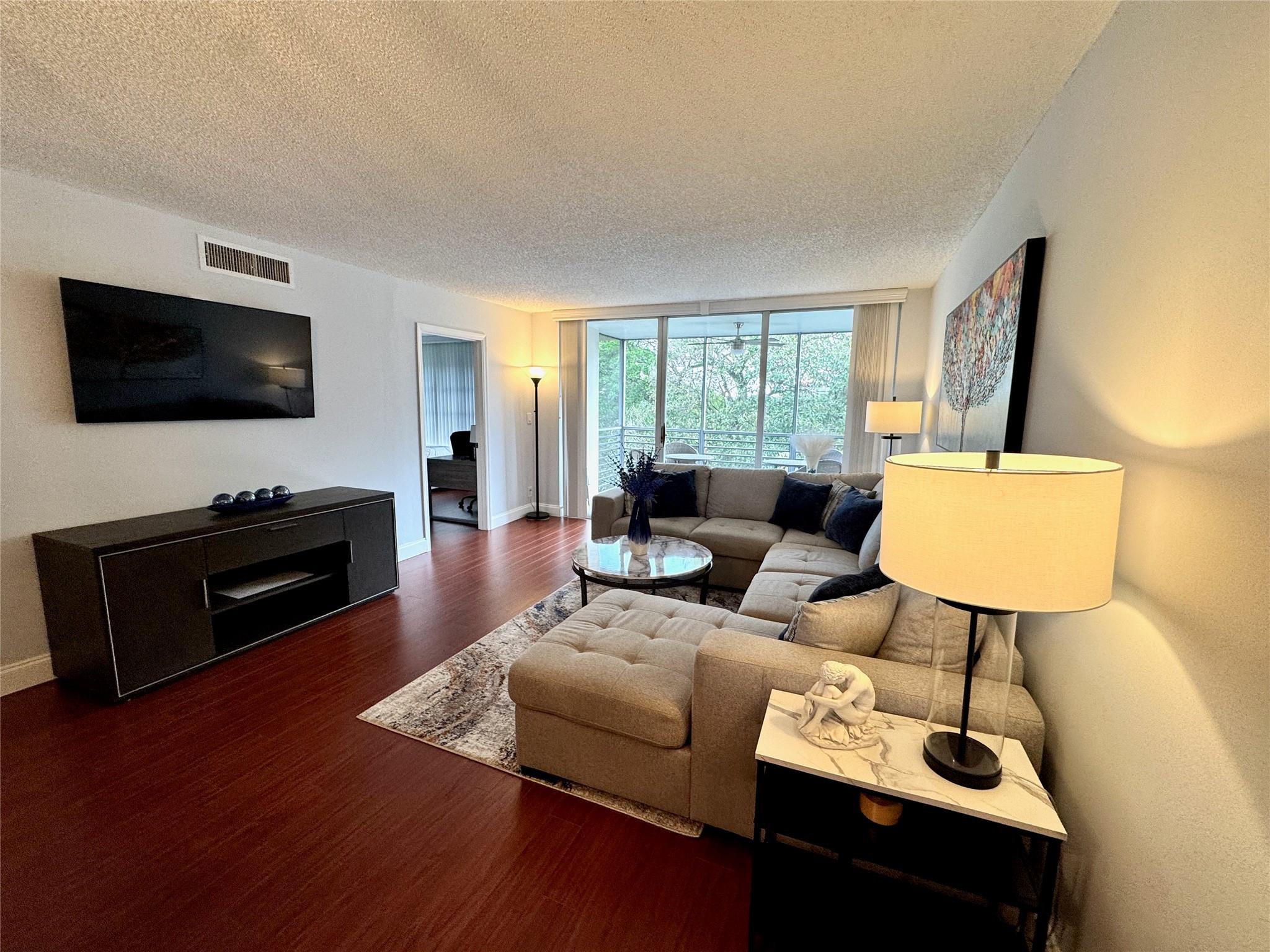 3850 Oaks Clubhouse Dr 506
