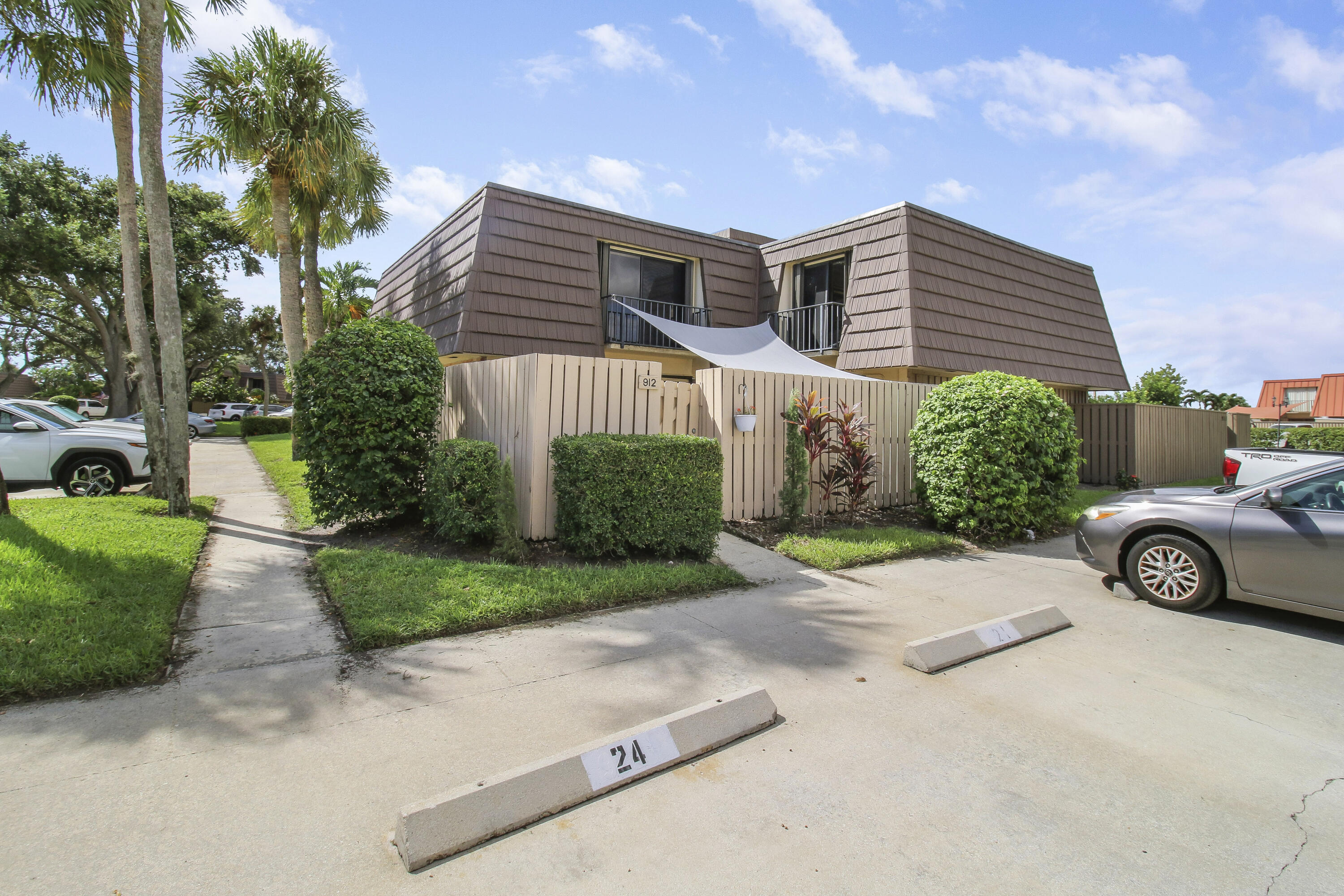 SANDALWOOD ESTATES - Residential Lease