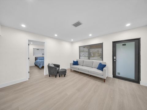 Tiny photo for 381 NE 43rd Court, Oakland Park, FL 33334 (MLS # B26023086)