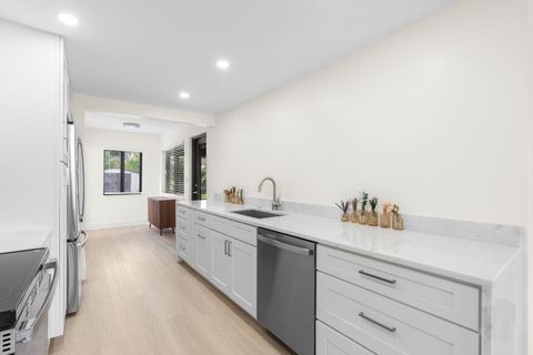 Tiny photo for 381 NE 43rd Court, Oakland Park, FL 33334 (MLS # B26023086)