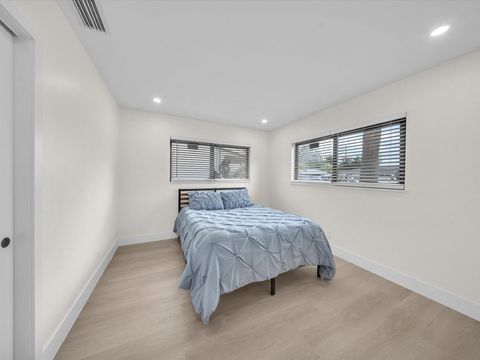 Tiny photo for 381 NE 43rd Court, Oakland Park, FL 33334 (MLS # B26023086)