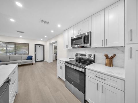 Tiny photo for 381 NE 43rd Court, Oakland Park, FL 33334 (MLS # B26023086)