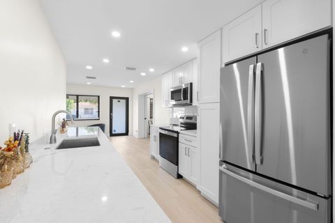 Tiny photo for 381 NE 43rd Court, Oakland Park, FL 33334 (MLS # B26023086)