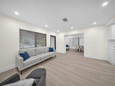 Tiny photo for 381 NE 43rd Court, Oakland Park, FL 33334 (MLS # B26023086)