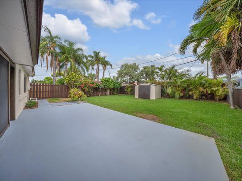 Tiny photo for 381 NE 43rd Court, Oakland Park, FL 33334 (MLS # B26023086)