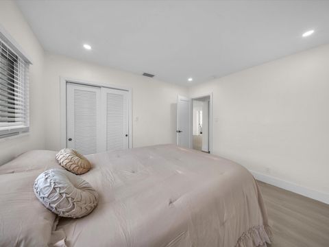 Tiny photo for 381 NE 43rd Court, Oakland Park, FL 33334 (MLS # B26023086)