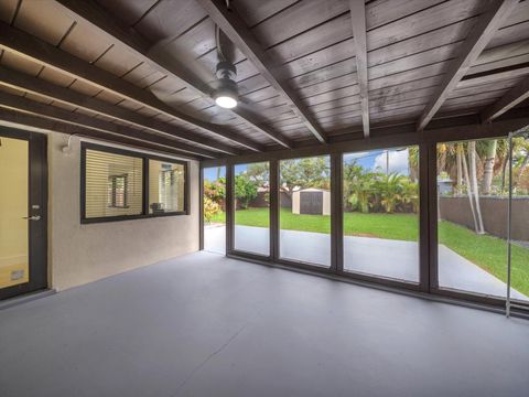 Tiny photo for 381 NE 43rd Court, Oakland Park, FL 33334 (MLS # B26023086)