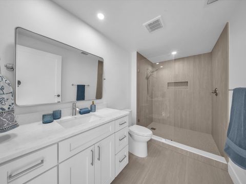 Tiny photo for 381 NE 43rd Court, Oakland Park, FL 33334 (MLS # B26023086)