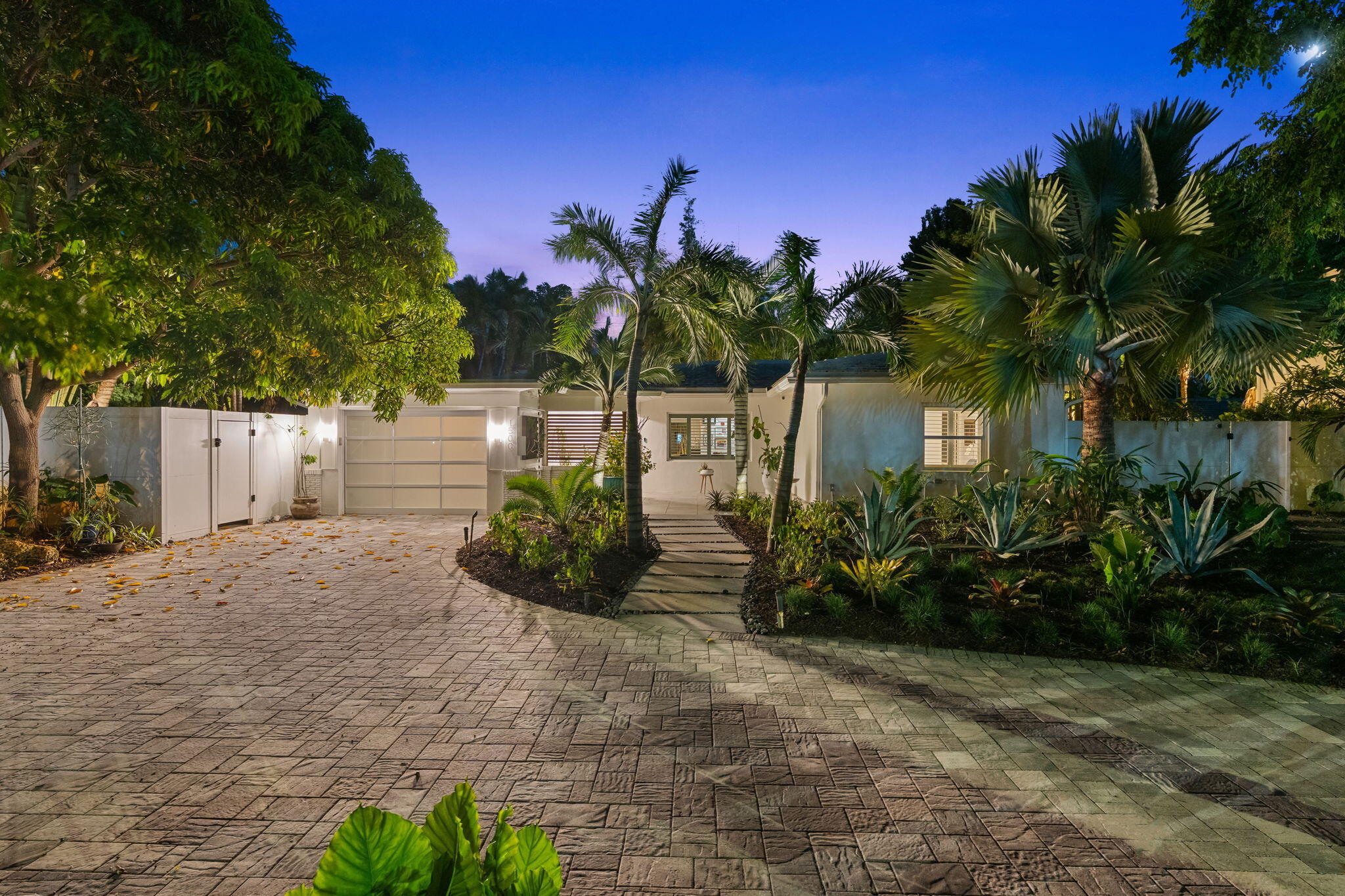1500 MIDDLE RIVER Drive