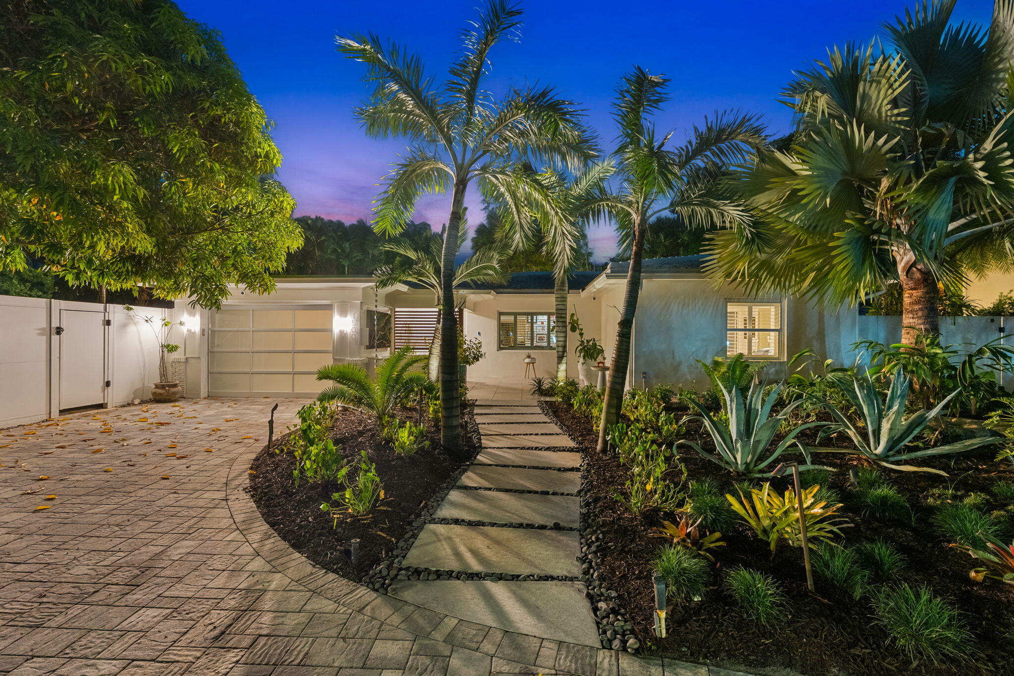 1500 MIDDLE RIVER Drive