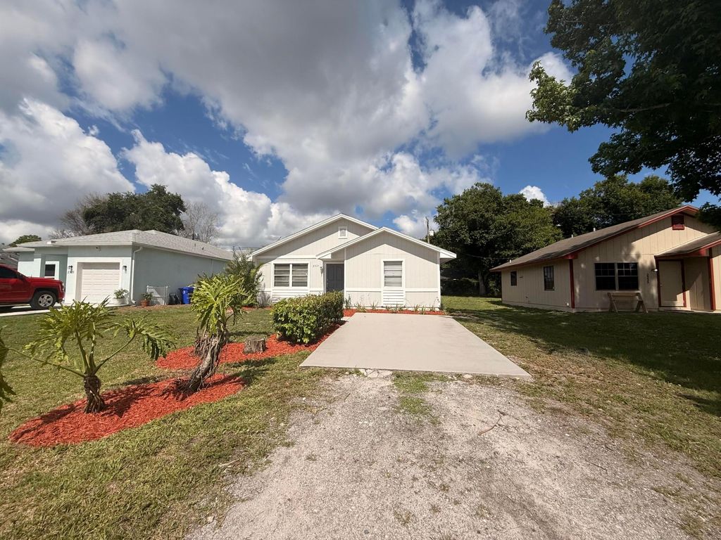 Photo of 2315 86th Drive, Vero Beach, FL 32966 (MLS # B26030213)