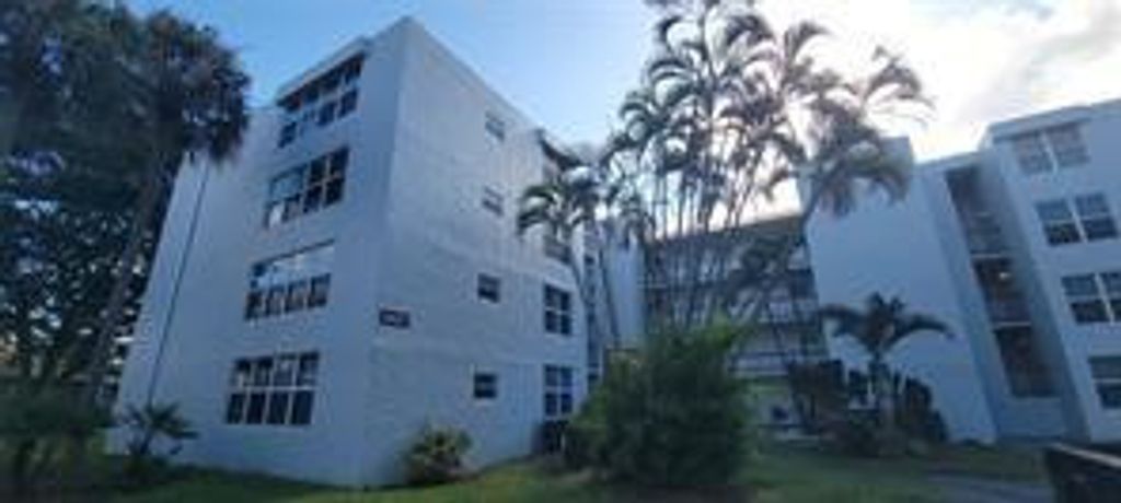 Photo of 9421 SW Evergreen Place #102, Davie, FL 33324 (MLS # F10545764)