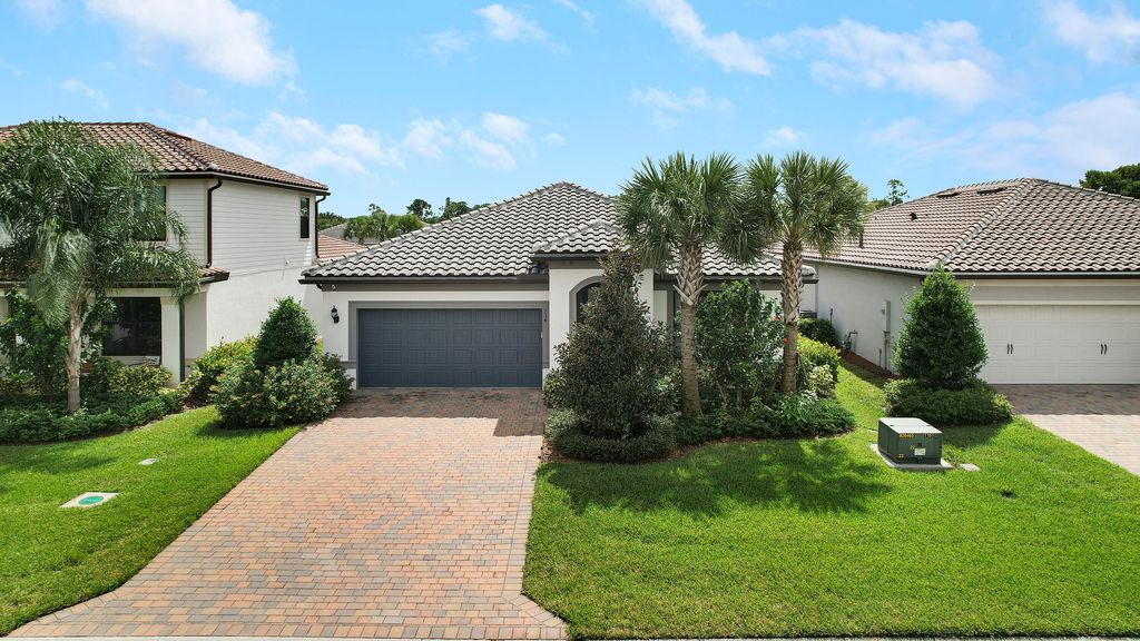 Photo of 534 SE Crathes Street, Port Saint Lucie, FL 34984 (MLS # R11130589)