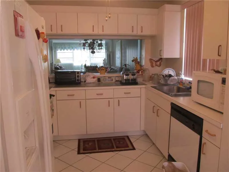 7438 N Devon Dr Unit 212  