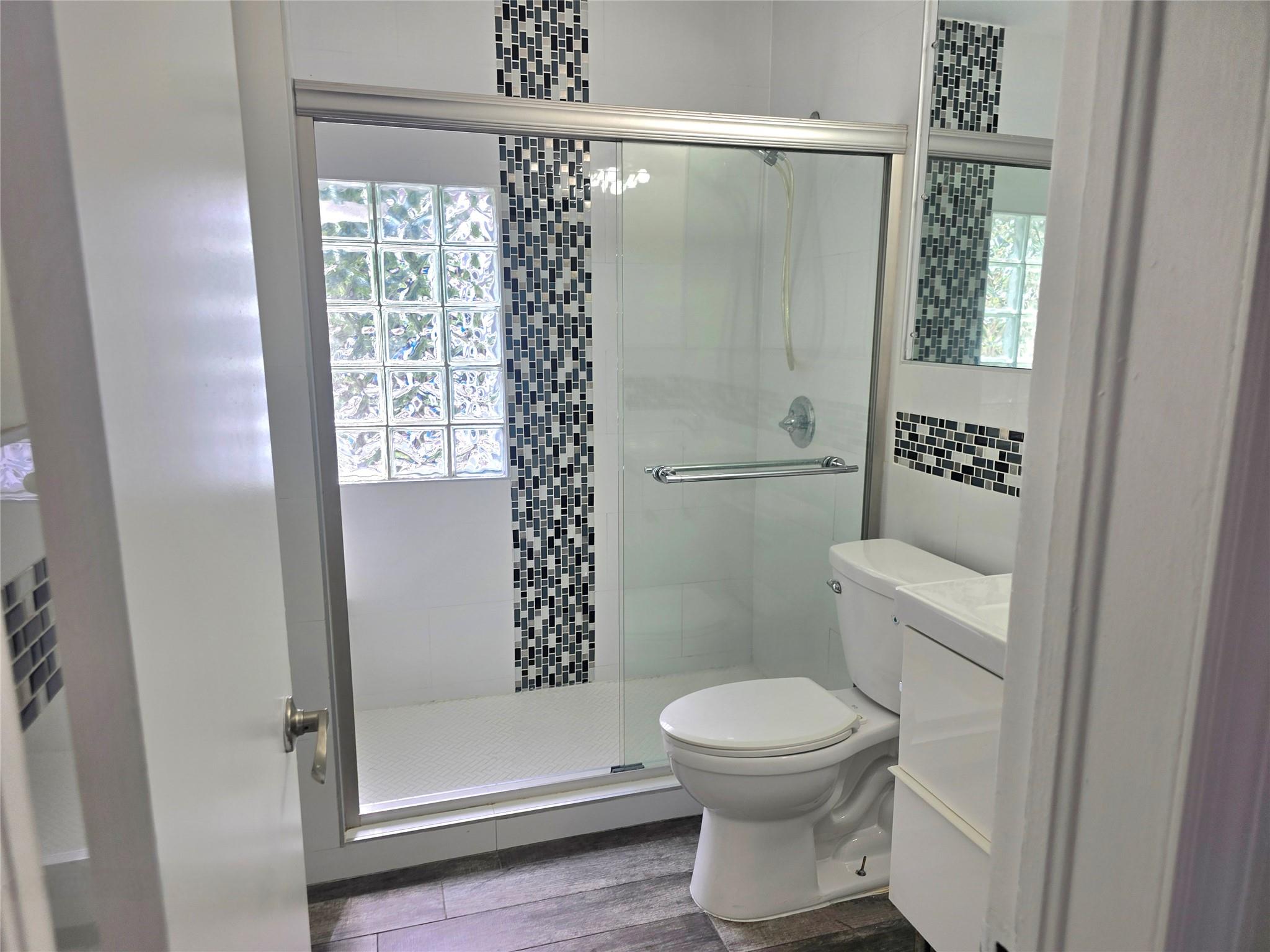 Hollywood Park 4-19 B - Residential Lease