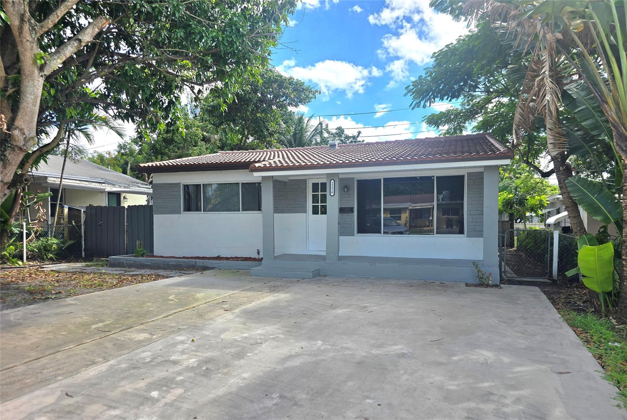 Hollywood Park 4-19 B - Residential Lease