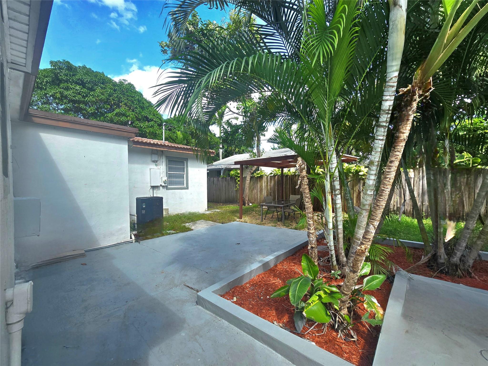 Hollywood Park 4-19 B - Residential Lease