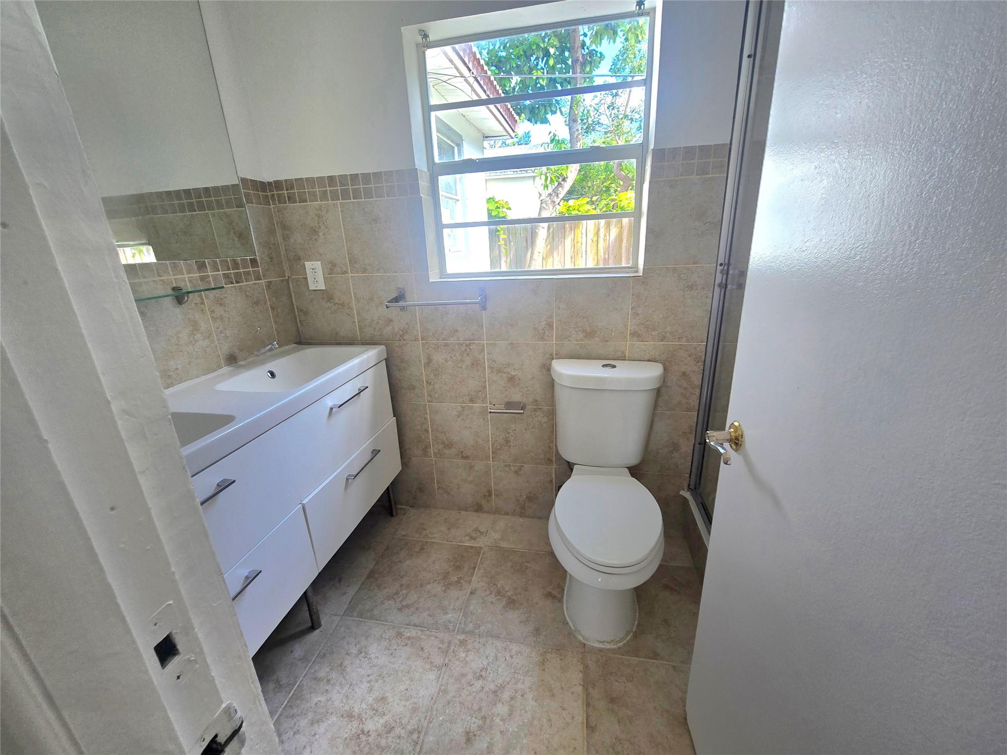 Hollywood Park 4-19 B - Residential Lease