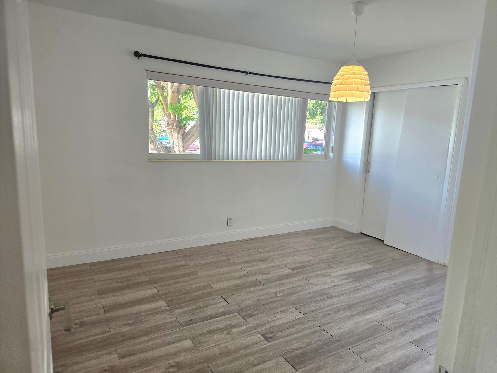 Hollywood Park 4-19 B - Residential Lease