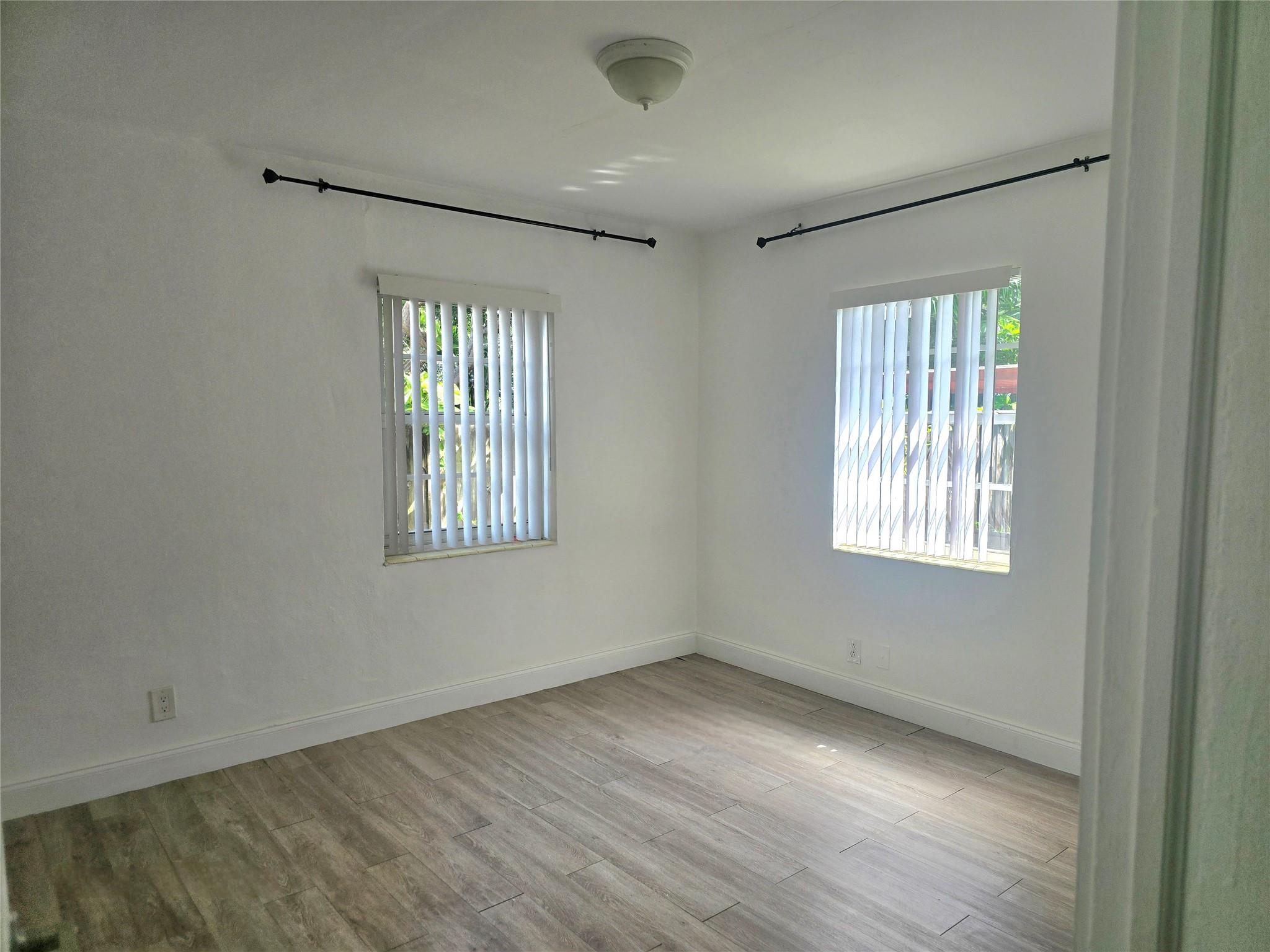 Hollywood Park 4-19 B - Residential Lease