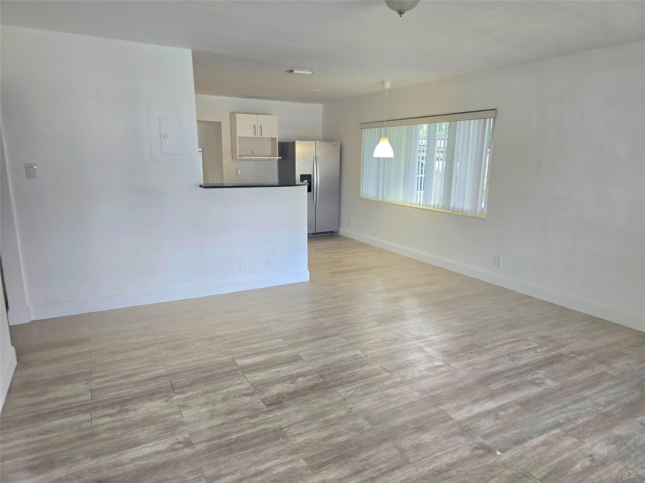 Hollywood Park 4-19 B - Residential Lease