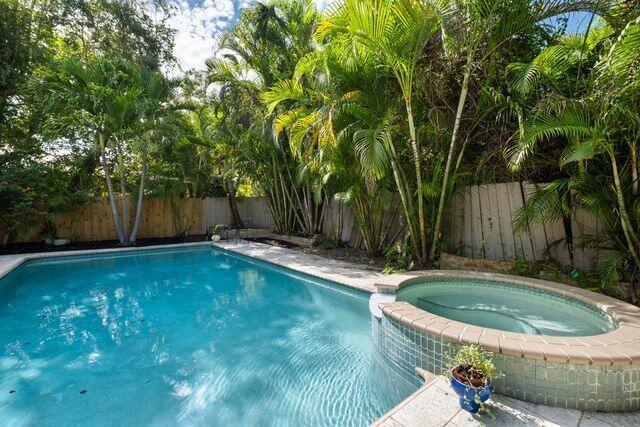 322 Valencia Road