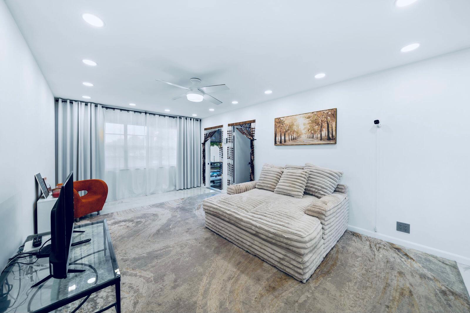 GOLDEN LAKES VILLAGE CONDO 1 THRU 13-A - Residential