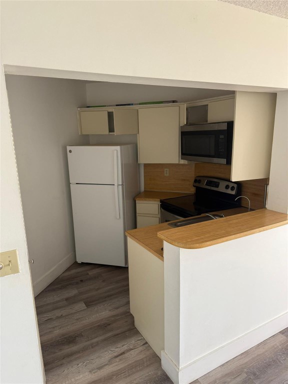 West Gardens Village Cond - Residential Lease