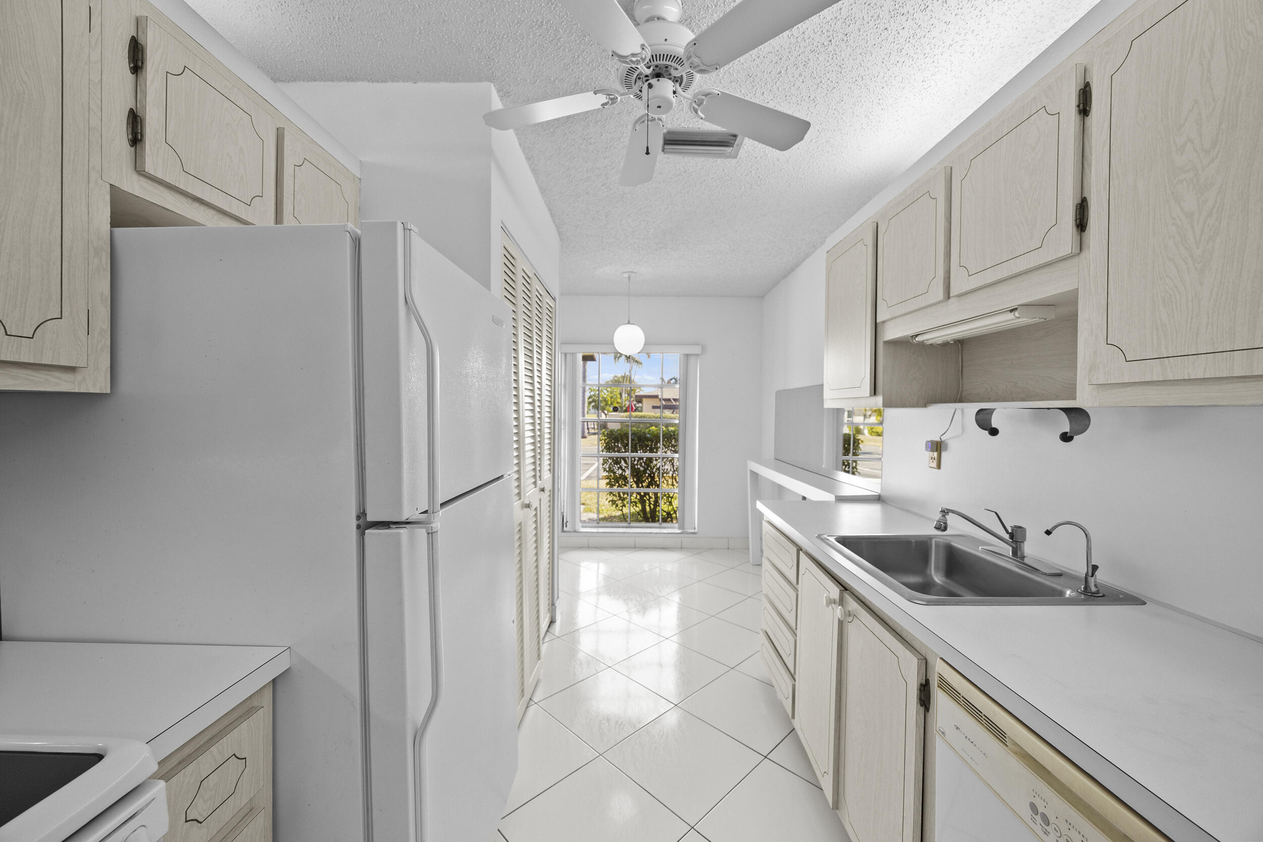 PALM GREENS AT VILLA DEL RAY CONDO I - Residential