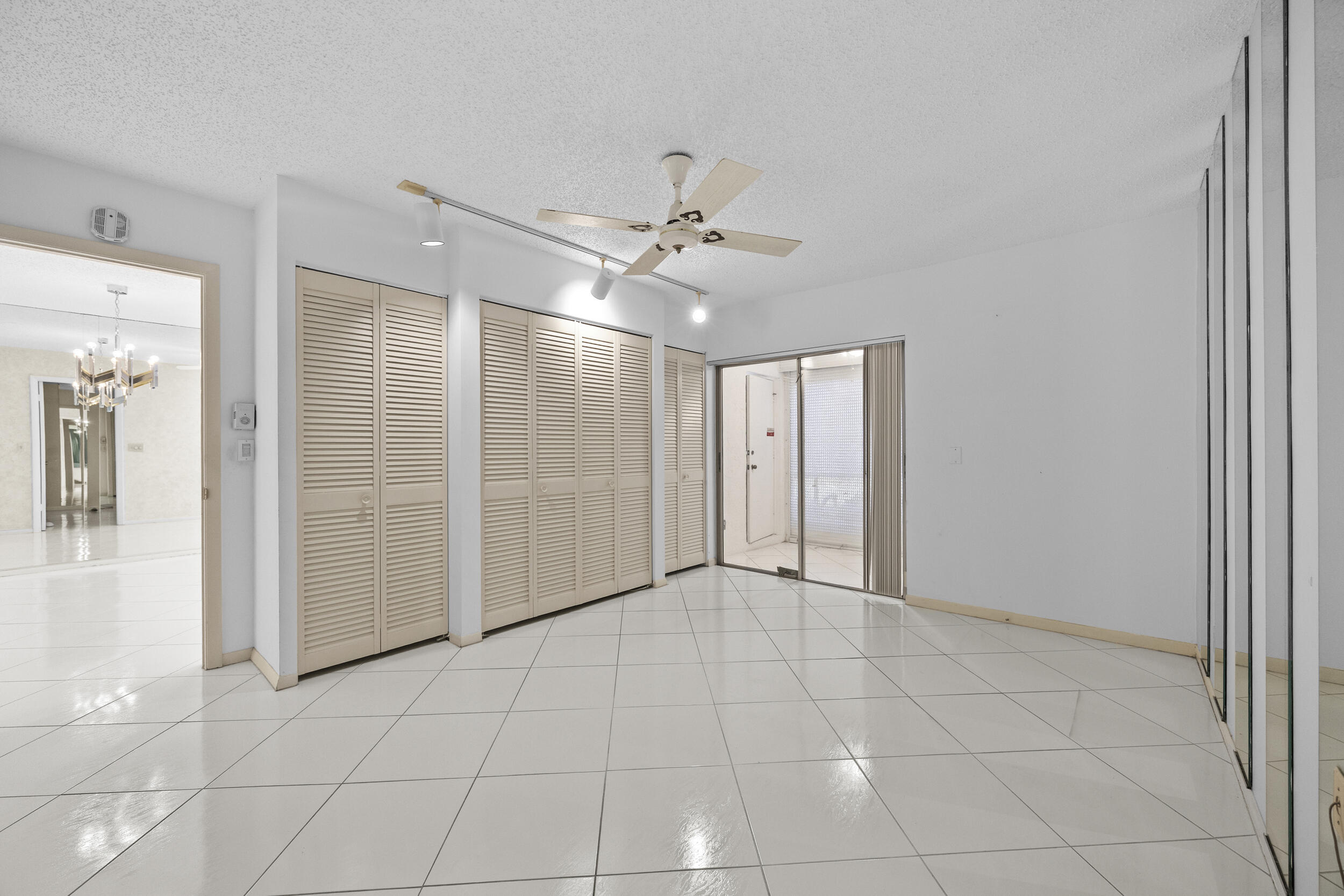 PALM GREENS AT VILLA DEL RAY CONDO I - Residential