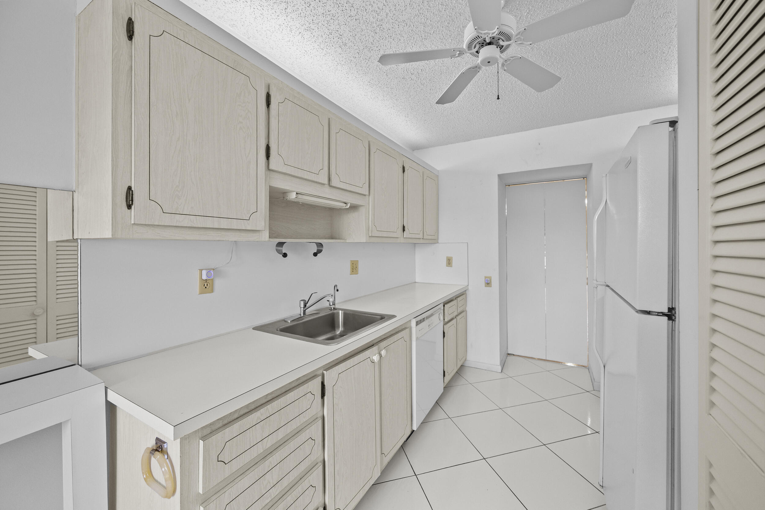 PALM GREENS AT VILLA DEL RAY CONDO I - Residential