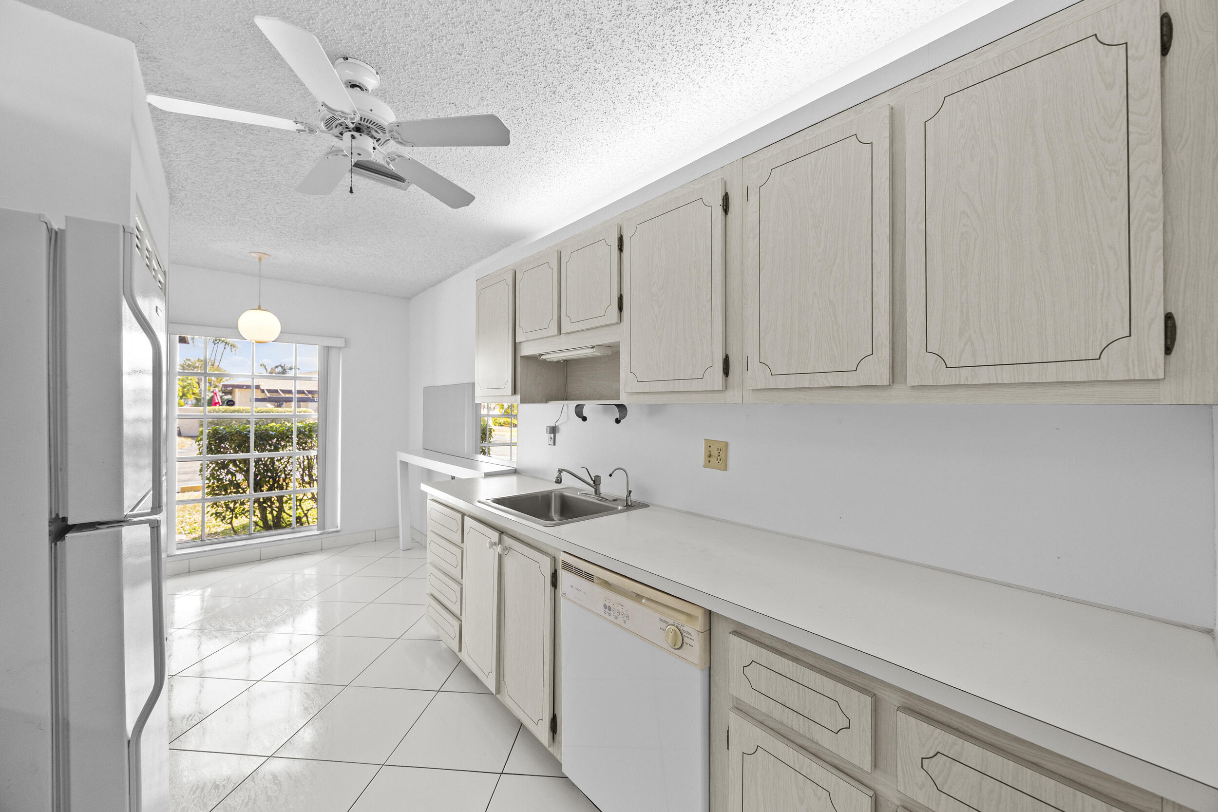 PALM GREENS AT VILLA DEL RAY CONDO I - Residential