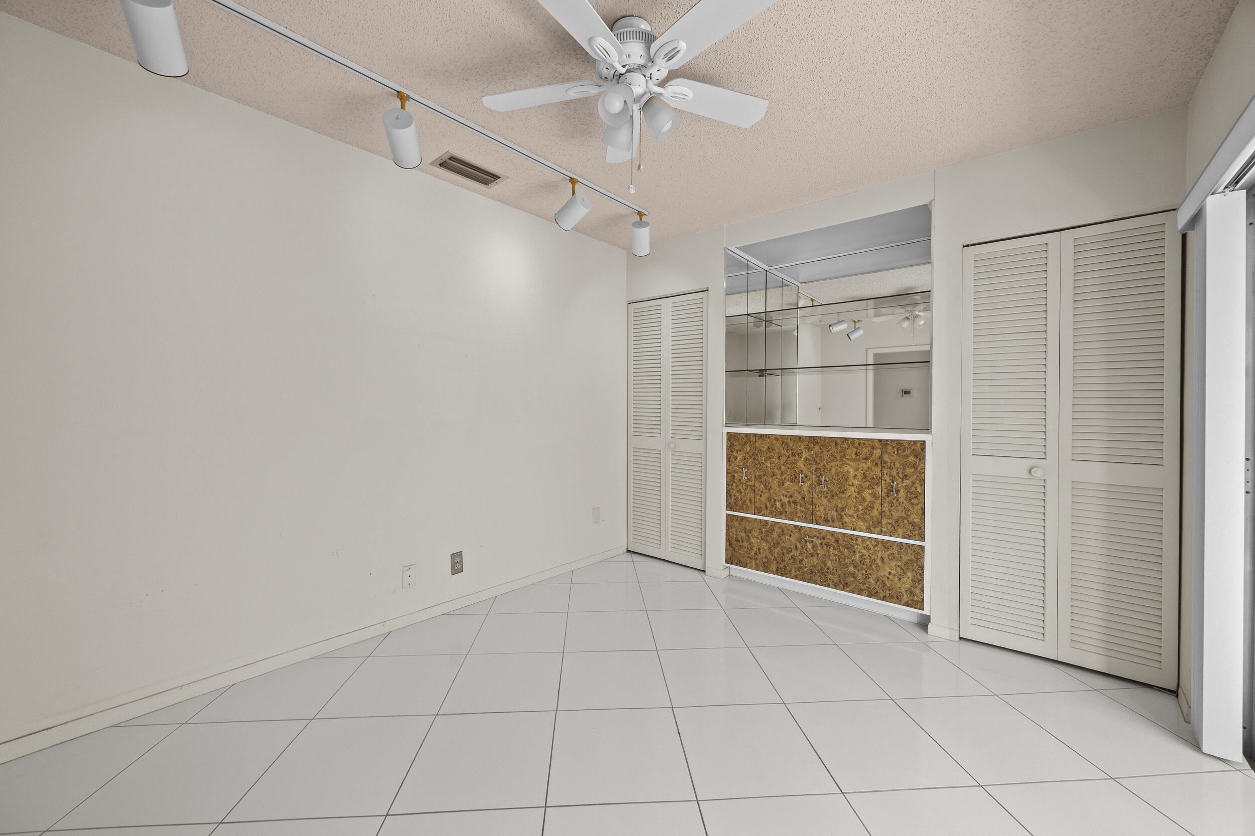 PALM GREENS AT VILLA DEL RAY CONDO I - Residential