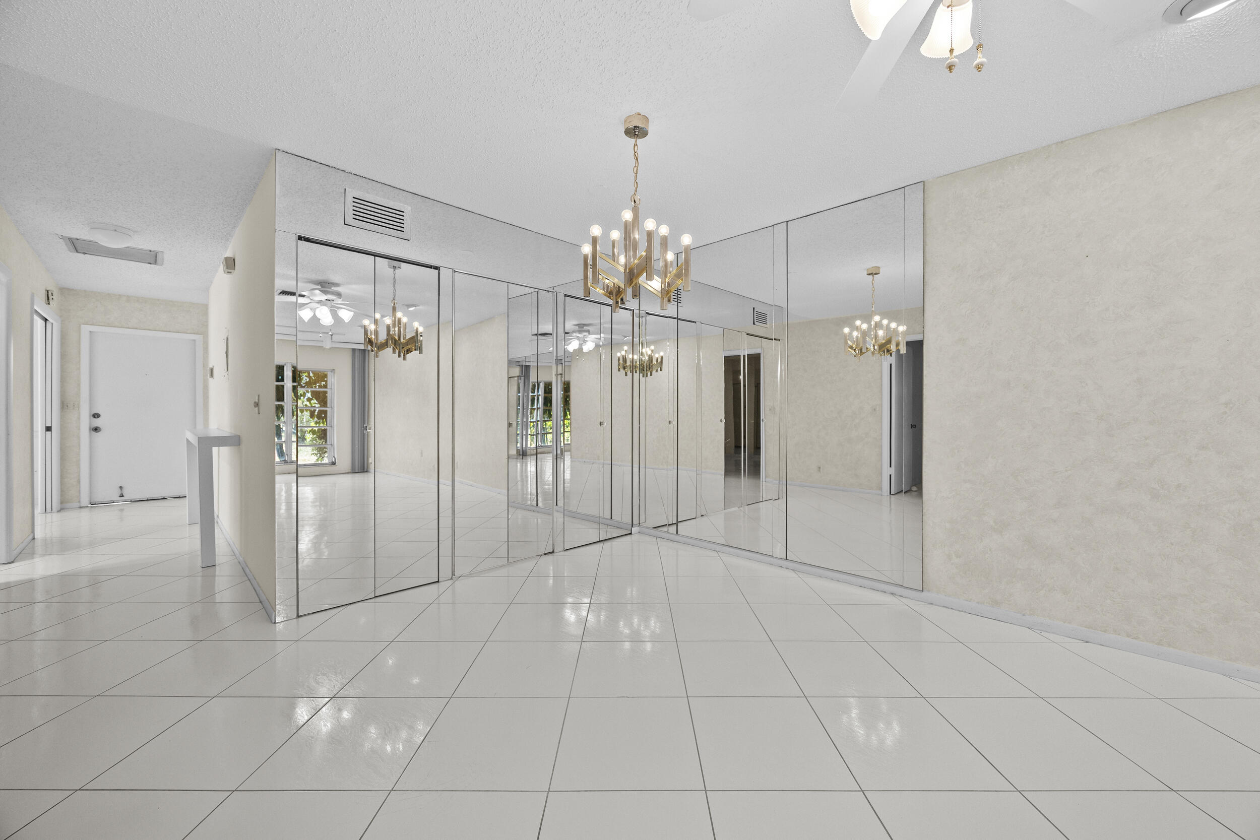 PALM GREENS AT VILLA DEL RAY CONDO I - Residential