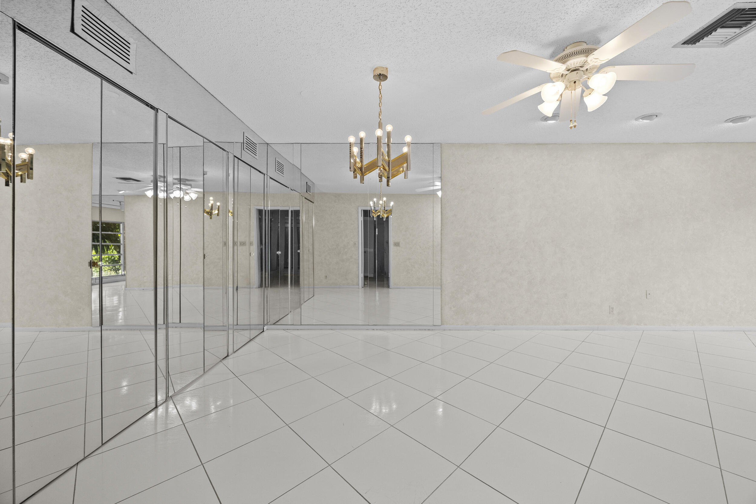 PALM GREENS AT VILLA DEL RAY CONDO I - Residential